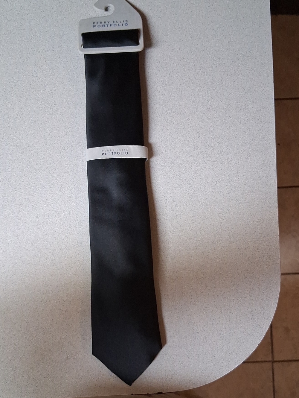 BRAND NEW MENS PERRY ELLIS BLACK POLYESTER NECK TIE
